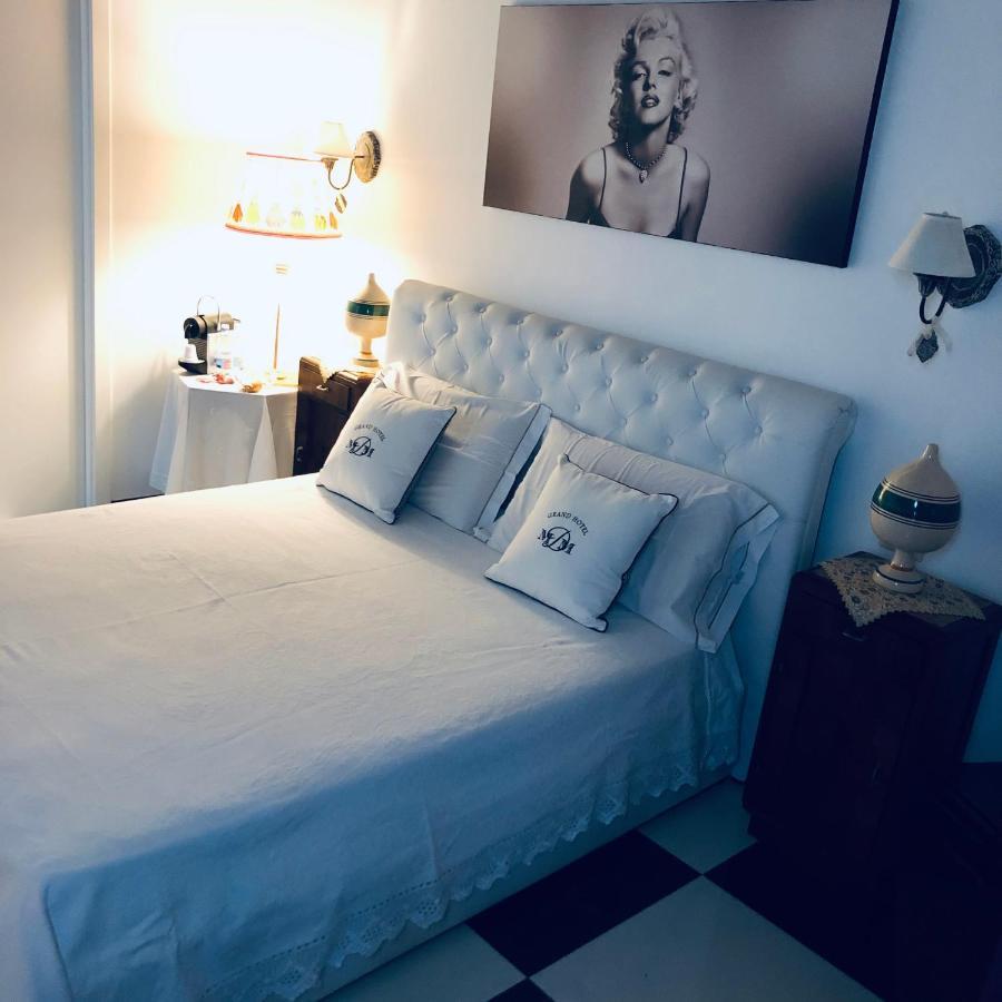 B&B Dell'Orologio Акуавива деле Фонти Екстериор снимка